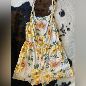 Old Navy: Flower Romper, Size xs